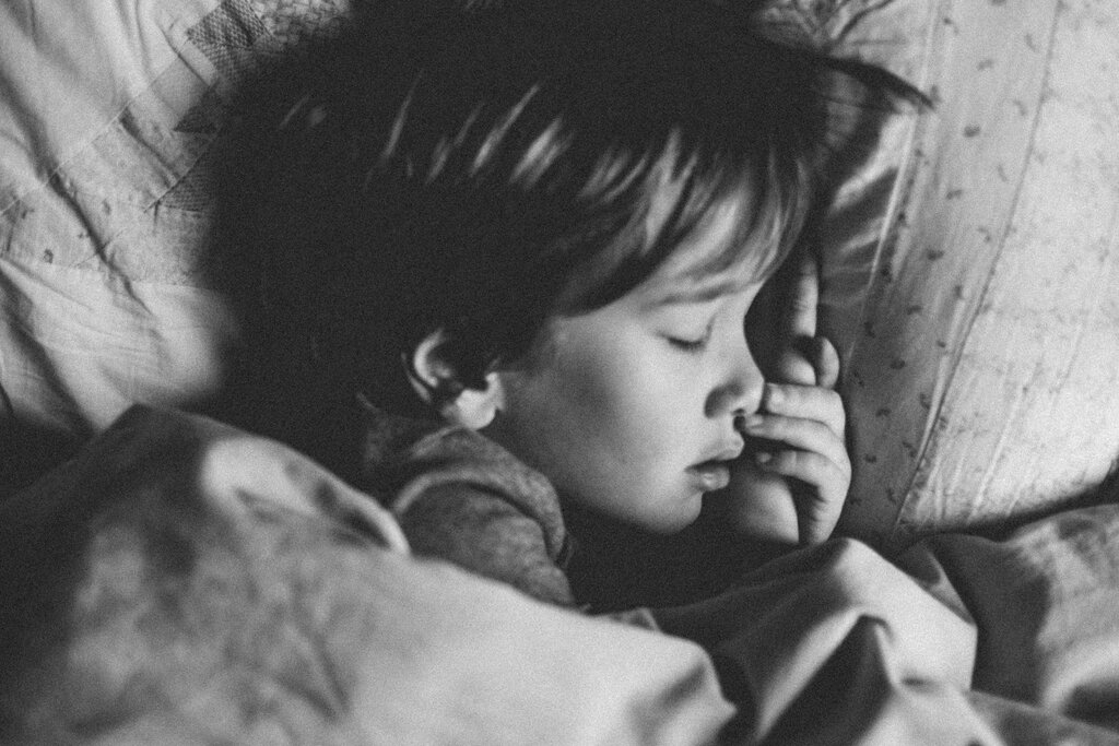 Sleep Like a Caveman: What Evolution Can Teach Us About Rest 🦴🛏️